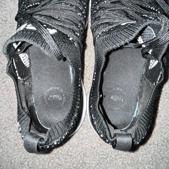APL Athletic Propulsion Labs Women's Techloom Wave Runners Sz 10 Black White EUC - Picture 13 of 13